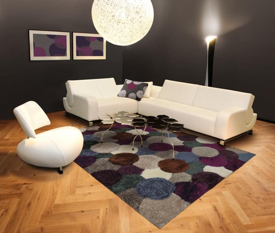 Utiliza alfombras decorativas y resalta espacios de tu hogar